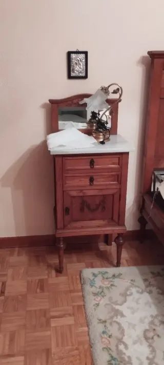 Conjunto Dormitorio antiguo con lavabo