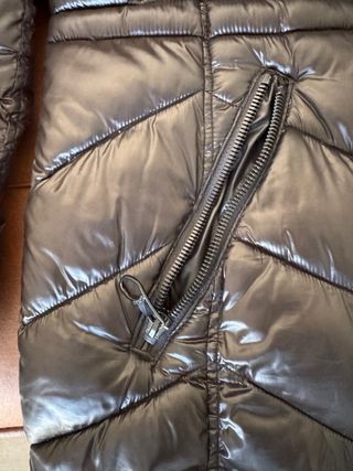 Chaqueta Guess Negra Brillante