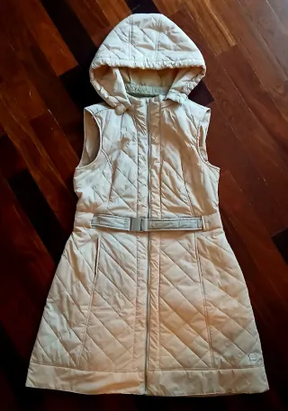 Chaleco largo acolchado con capucha