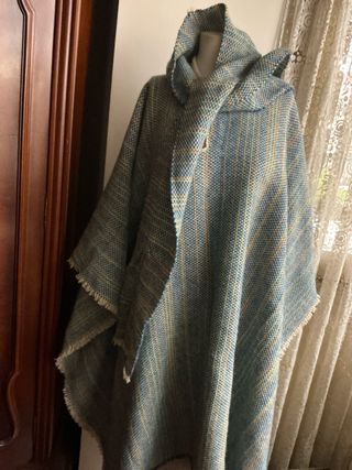 Poncho de lana tejido