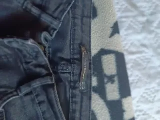 Pantalón juvenil gris