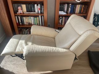 Sofa Natuzzi eléctrico reclinable de cuero beige