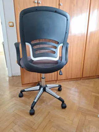 Silla de oficina ergonómica regulable