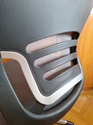 Silla de oficina ergonómica regulable