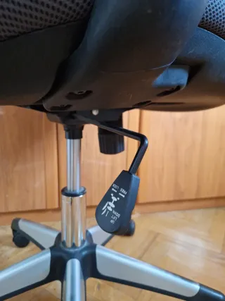 Silla de oficina ergonómica regulable