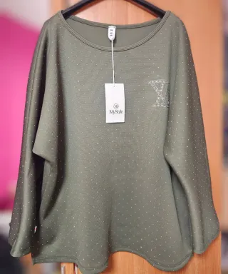 Sudadera verde con brillos