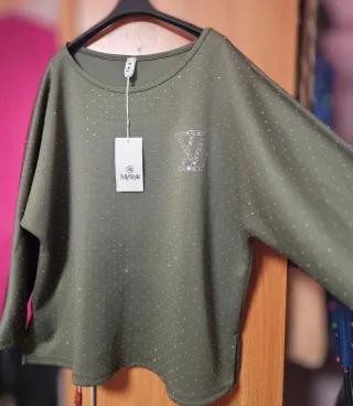 Sudadera verde con brillos