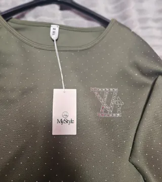 Sudadera verde con brillos