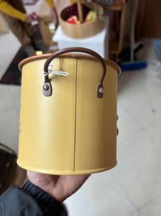 Porta utensili in latta giallo