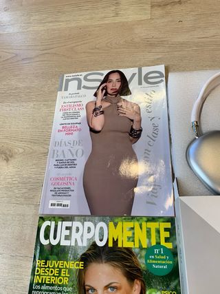 Auriculares  + 2 Revistas