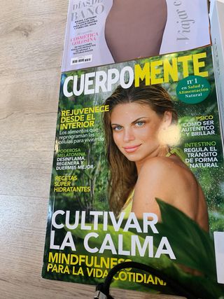 Auriculares  + 2 Revistas