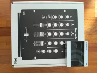 Mesa de mezclas Numark M4 + Traktor Audio 4