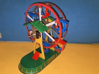 Noria de hojalata a cuerda