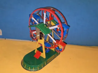 Noria de hojalata a cuerda
