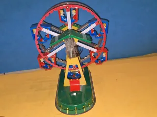 Noria de hojalata a cuerda