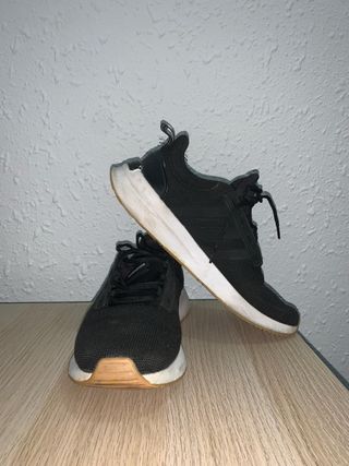 Zapatillas Adidas Negras y Marrones