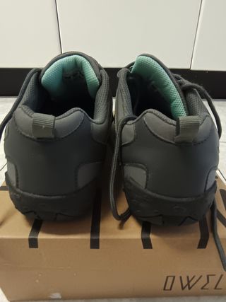 Zapatos de montaña grises talla 40