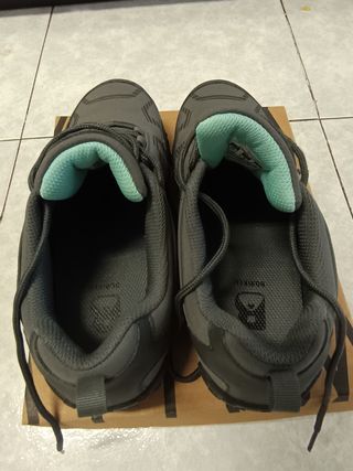 Zapatos de montaña grises talla 40