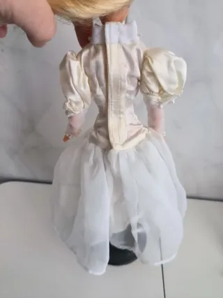 Barbie in abito da sposa