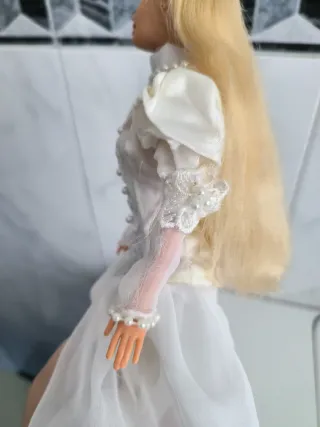 Barbie in abito da sposa