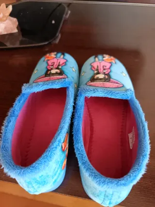 Zapatillas niña T.33 nuevas