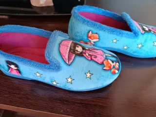 Zapatillas niña T.33 nuevas