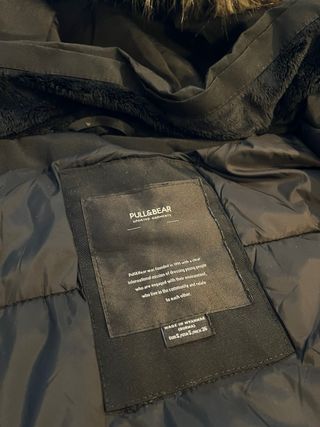 Parka Pull&Bear Negra con Capucha