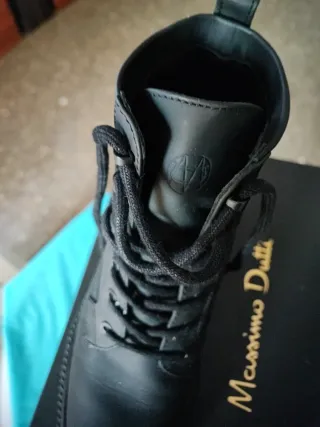 Botas negras de cordones de piel y para el agua