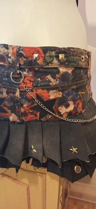 Falda punk callejera multicolor