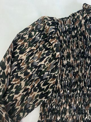 Blusa estampada geométrica manga larga