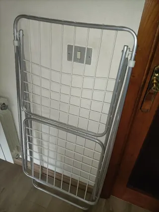 Tendedero plegable metálico