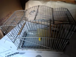 Jaula para pájaros plateada