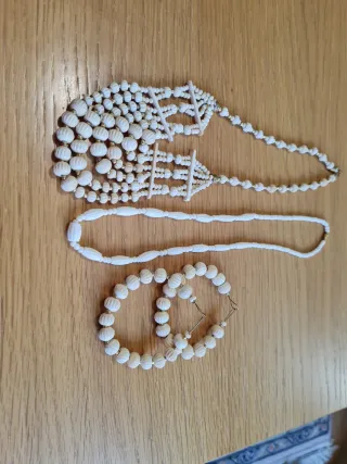 Set 2 collane e 2 bracciali in osso