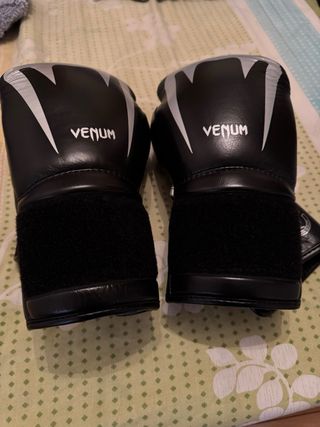 Guantes Boxeo Venum Giant 3.0 de color Plata 14oz