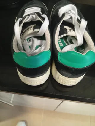 Zapatillas Bimba y Lola Negras y Verdes