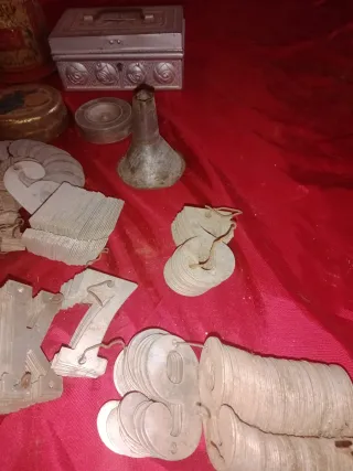 Lote objetos hojalata y bronce antiguos