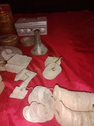 Lote objetos hojalata y bronce antiguos