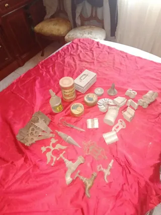 Lote objetos hojalata y bronce antiguos