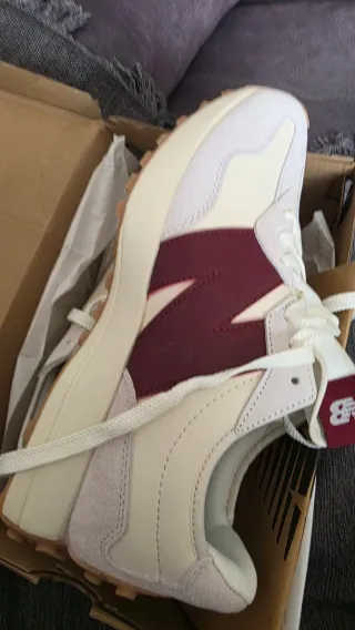New Balance 327 Beige/Vino Talla 45 Nuevas