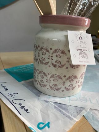 Porta utensili in porcellana bianco e rosa