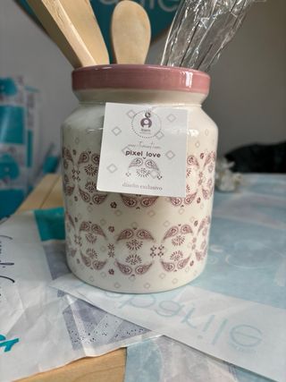 Porta utensili in porcellana bianco e rosa