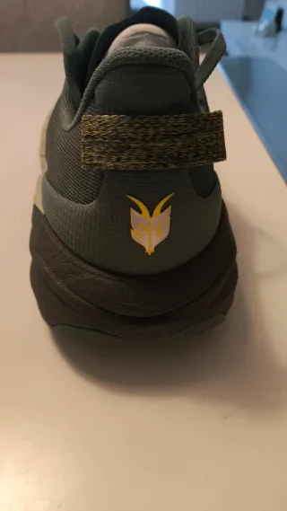 Hoka Speedgoat 6  44-Wide Verde