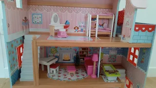 Casa de muñecas de madera