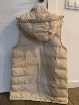 Chaleco largo Zara crema con capucha