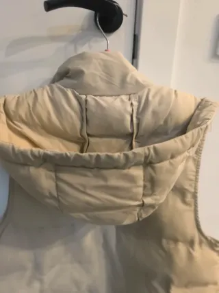 Chaleco largo Zara crema con capucha