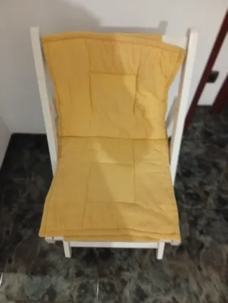 Silla plegable de madera Blanca con funda amarilla