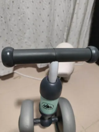 Bicicleta triciclo Sawyer para bebé