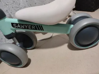 Bicicleta triciclo Sawyer para bebé