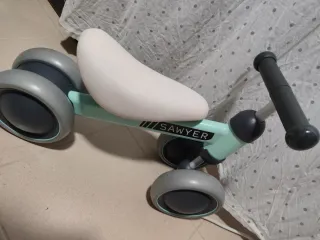 Bicicleta triciclo Sawyer para bebé