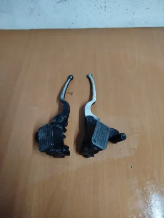 Manetas y bomba freno Yamaha 125 (2015)